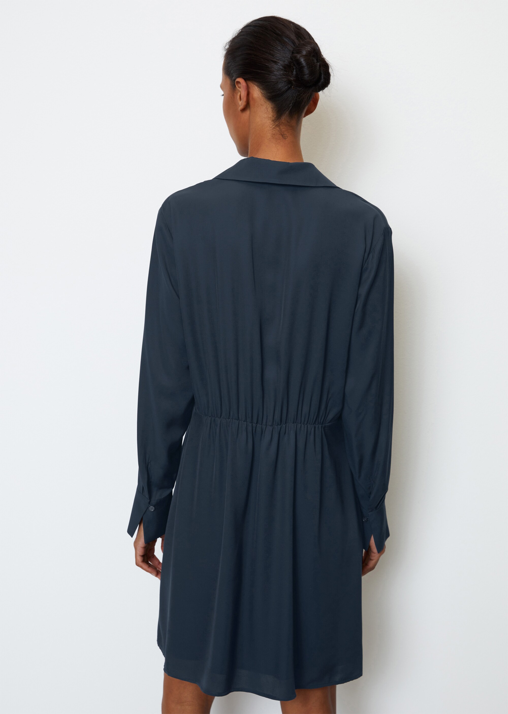 Kurzes Kleid in Wickel-Optik mit elastischer Rockansatznaht