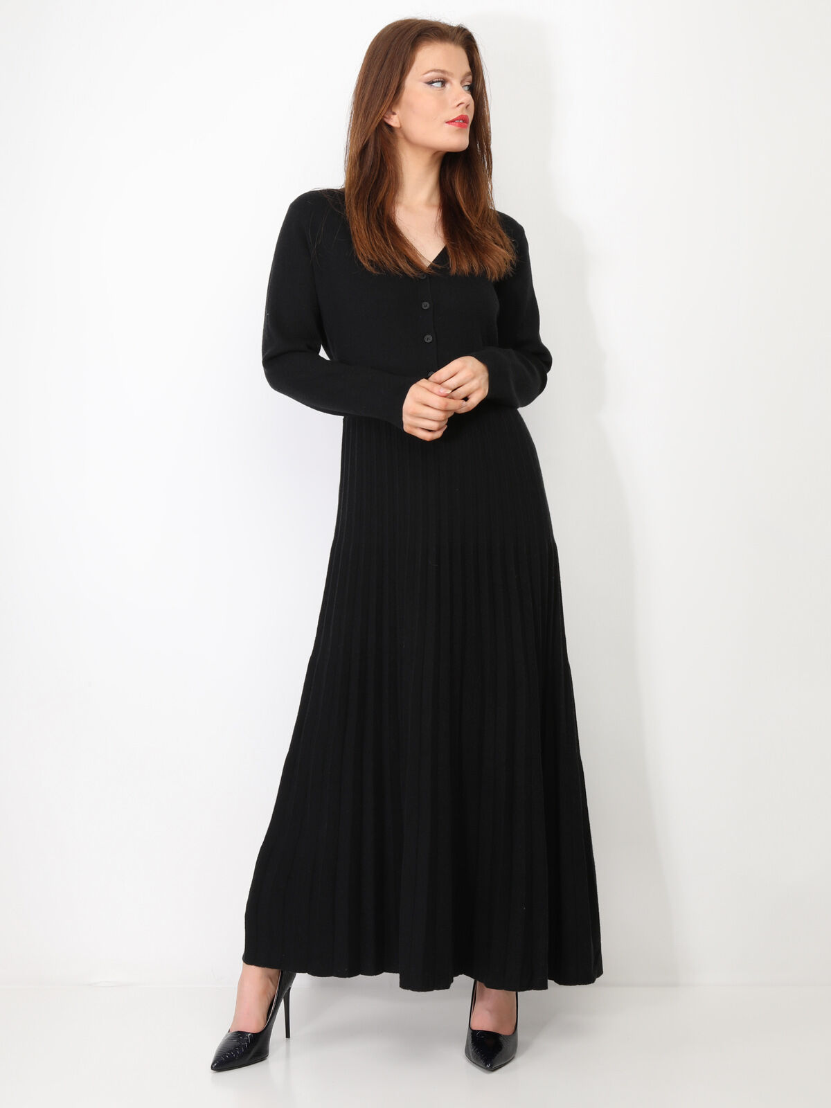 Robe longue plissée à boutons- Noir