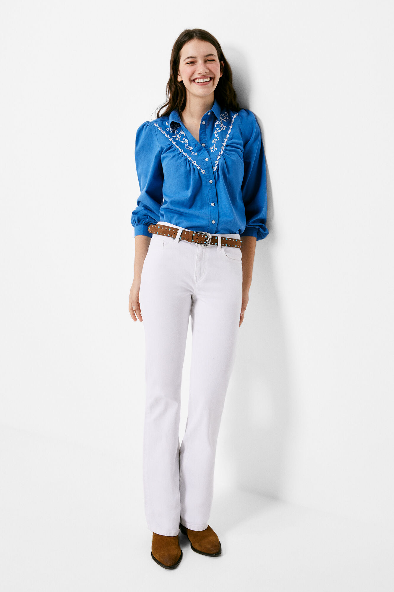 Camisa Canesú com bordado de flores - azul médio