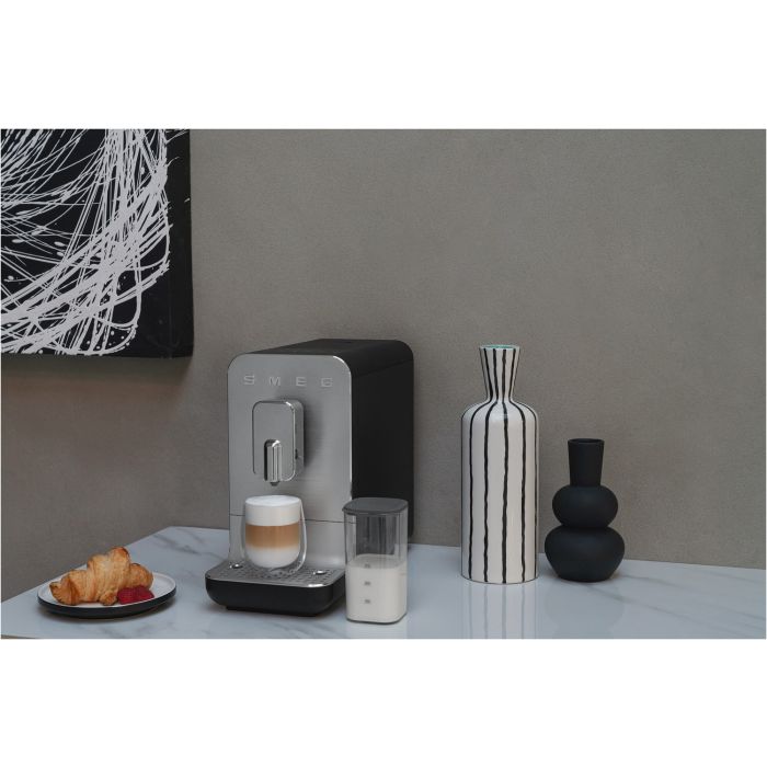 SMEG Kaffeevollautomat 50's Style BCC13BLMEU Schwarz Matt