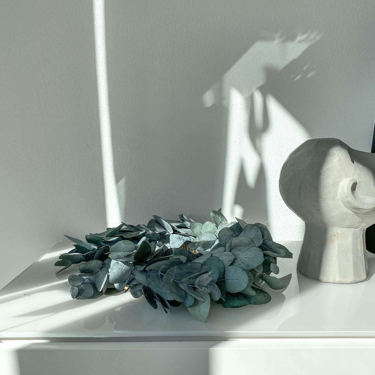 Adventskrans, gedroogde bloemen, eucalyptus, groen