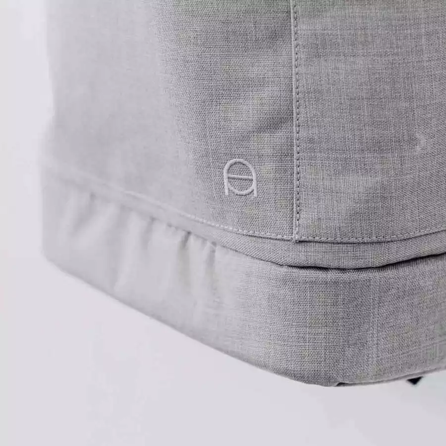 Anna und Oskar Fairer Wickelrucksack Hugo aus recyceltem Material Hellgrau