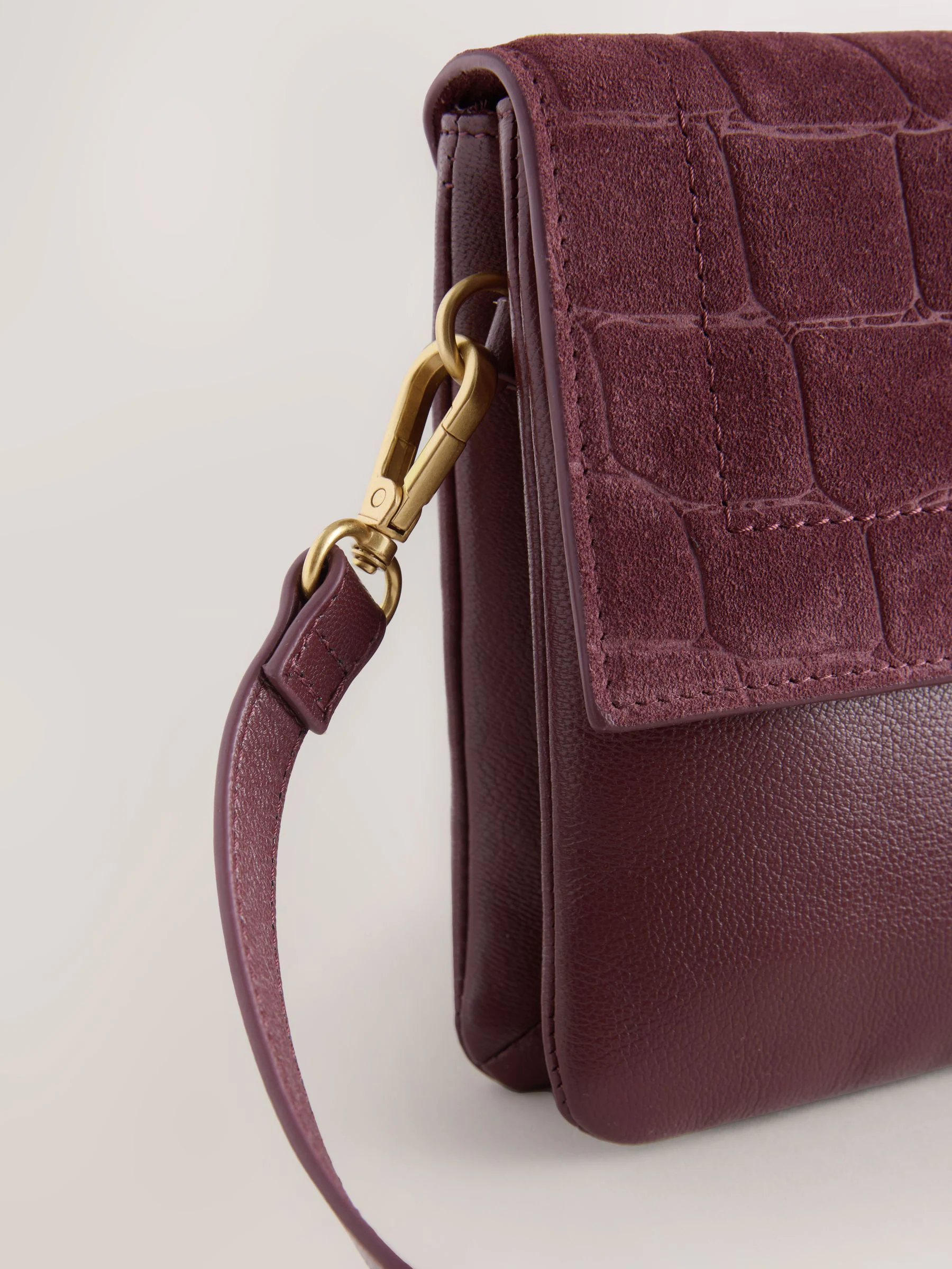 Bordeauxrood - Crossbodytas met imitatie krokodillenleer