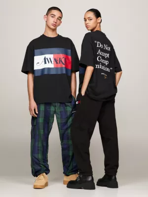 Camiseta Tommy x Awake NY com slogan nas costas