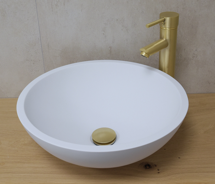 Saniclear New Stone wastafel set solid surface met goude kraan