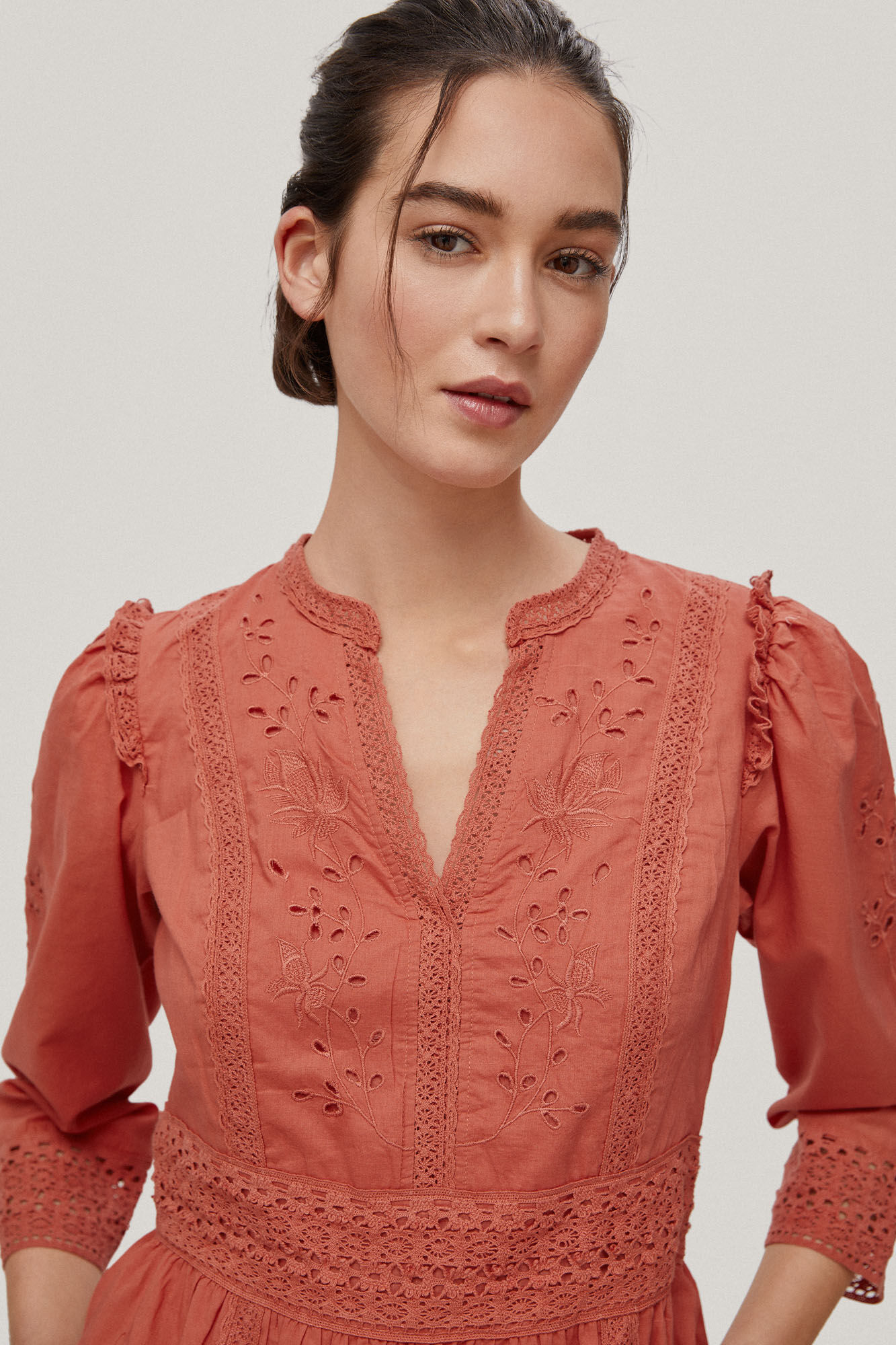 Vestido curto com detalhes - Laranja