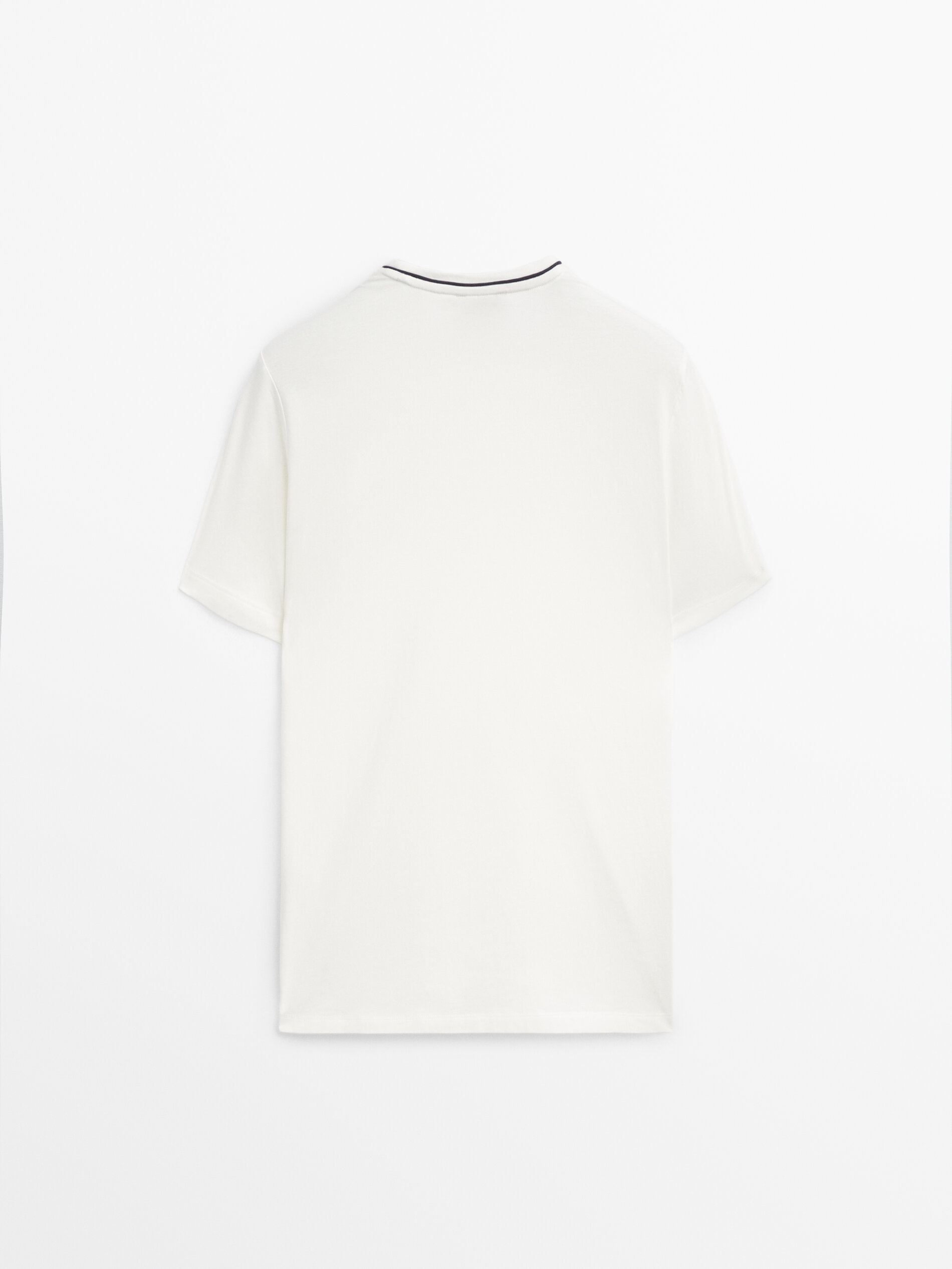 Camiseta curta de mangá com detalhes contrastantes - RAW