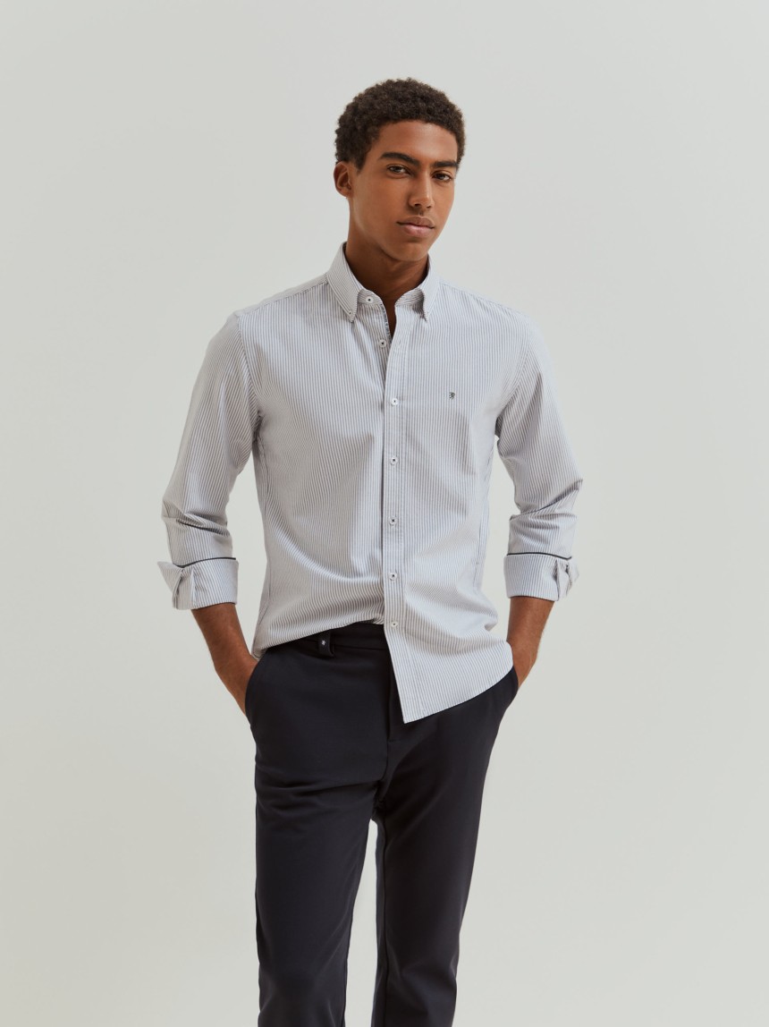Camisa slim fit de algodão às riscas