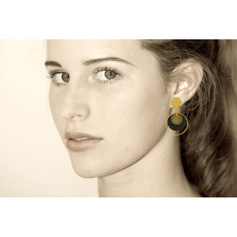 Boucles d'Oreilles Clous Métal Doré Cercle et Pastille de Nacre