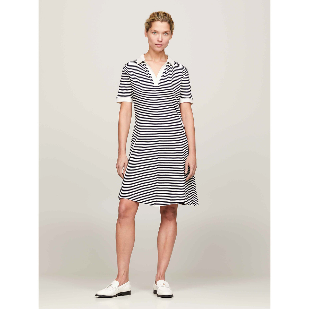 TOMMY HILFIGER<br>Vestido polo curto listrado com mangas curtas