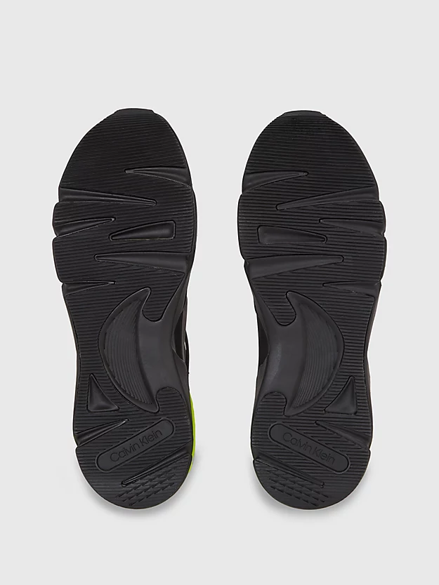 Tênis de neoprene sem cadarço
