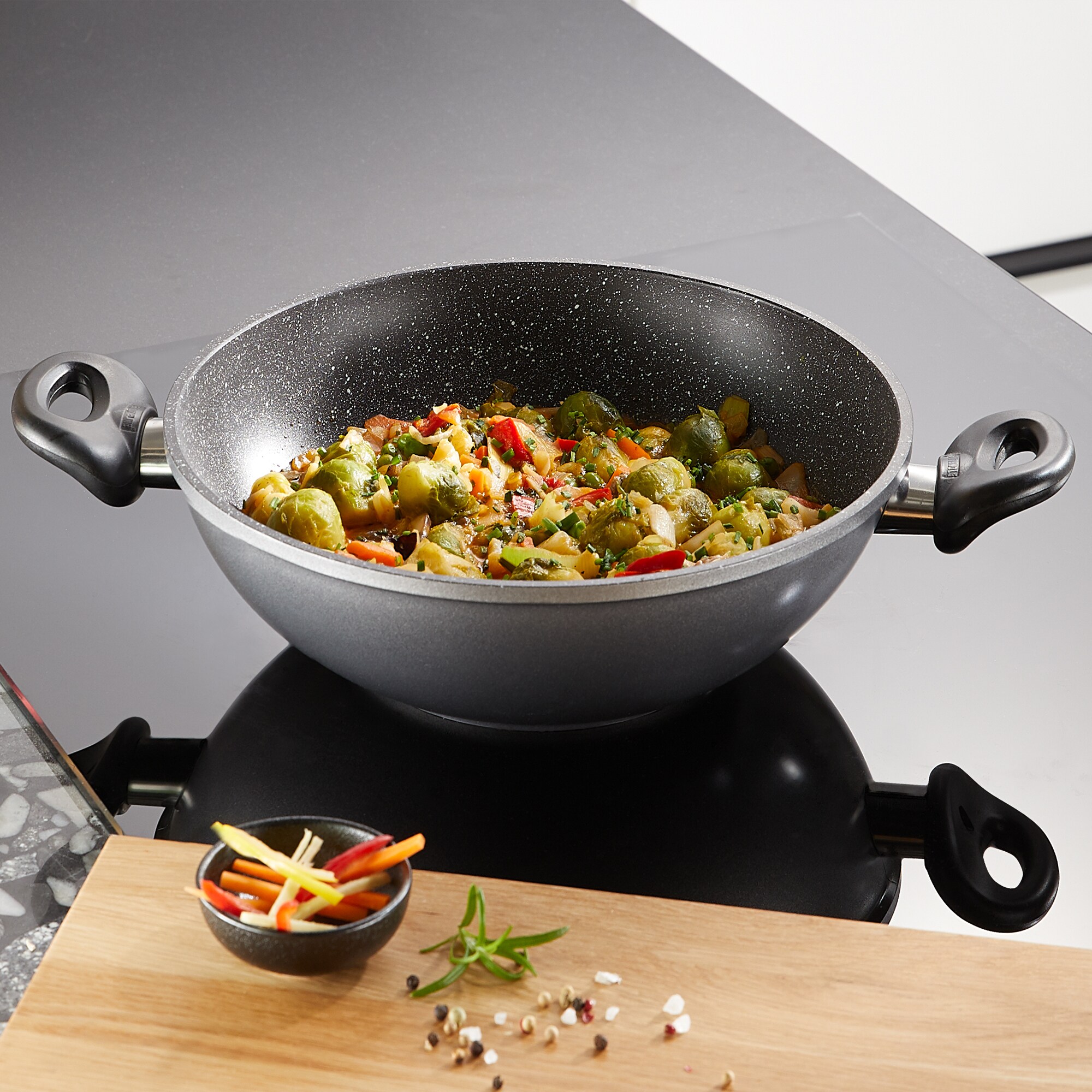 STONELINE® Wok 32 cm, mit Deckel, Aluguss Wokpfanne beschichtet, Backofen & Induktion geeignet