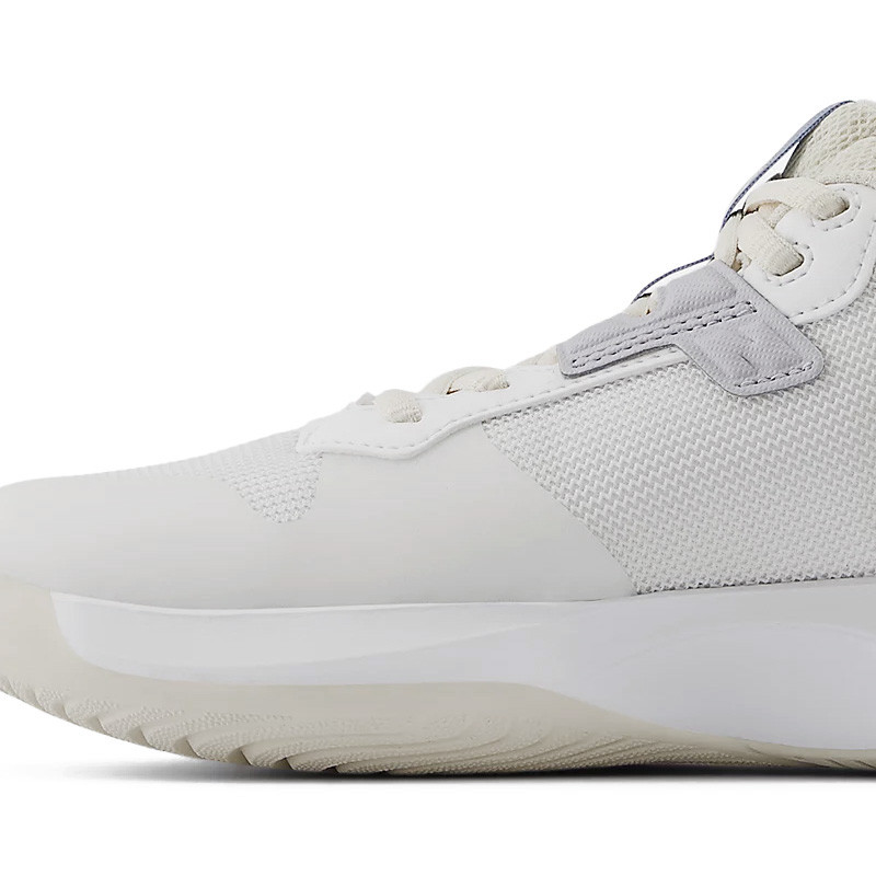 New Balance 696 V6 blanche et beige - Chaussure de tennis femme légère et confortable