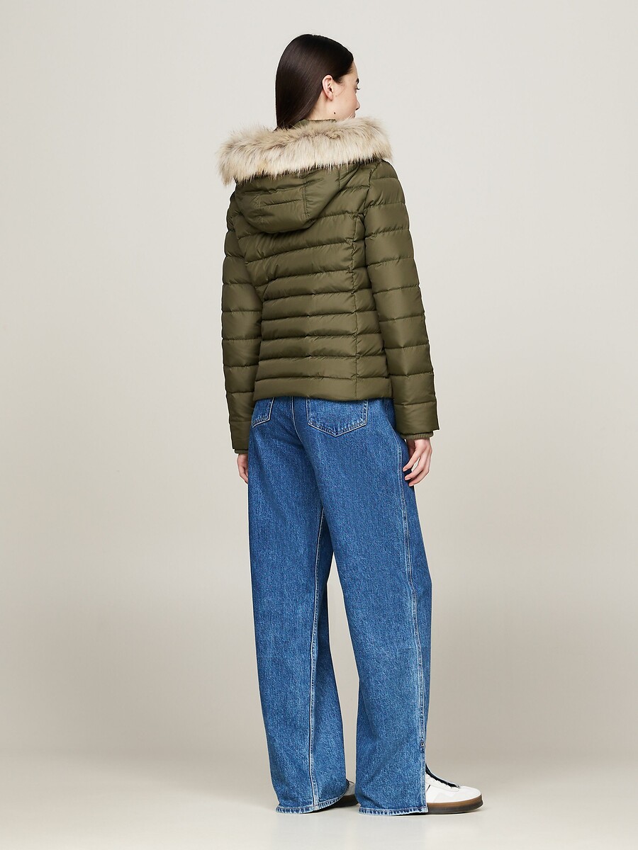 TOMMY JEANS<br>Jaqueta curta de plumas com capuz e zíper