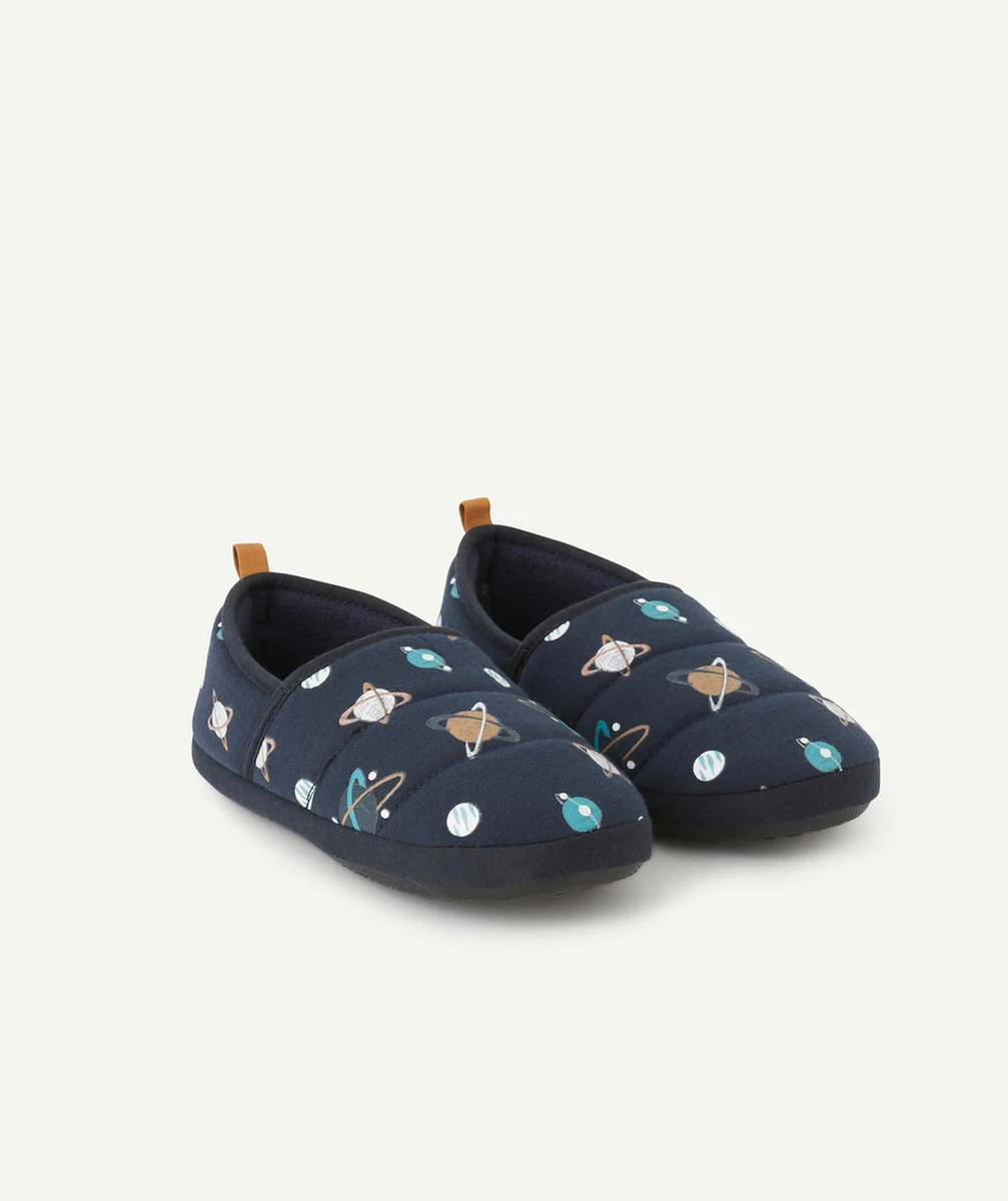 CHAUSSONS GARÇON BRILLANTS DANS LE NOIR THÈME GALAXIE