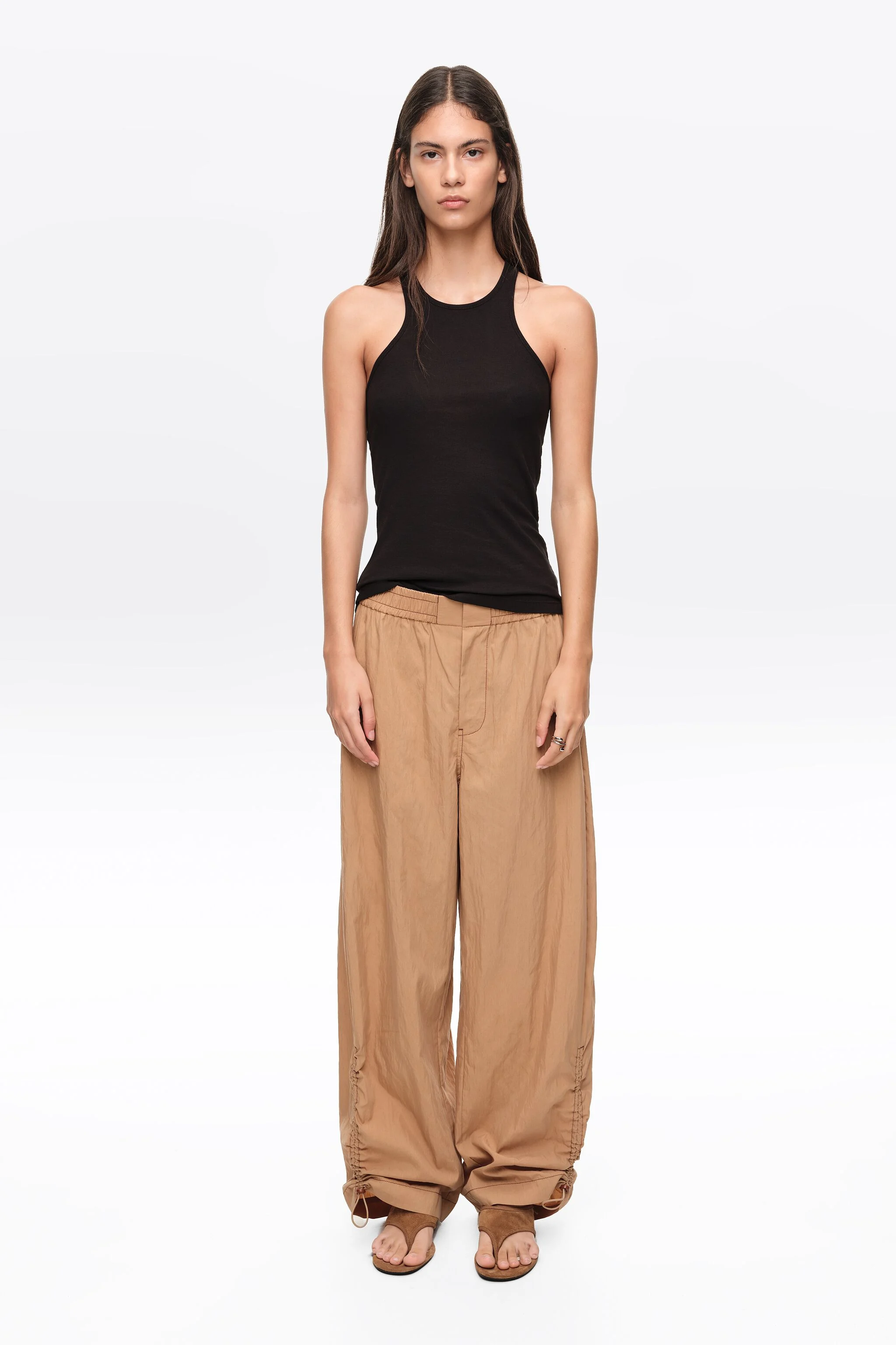 Calça jogger franzida cor caramelo