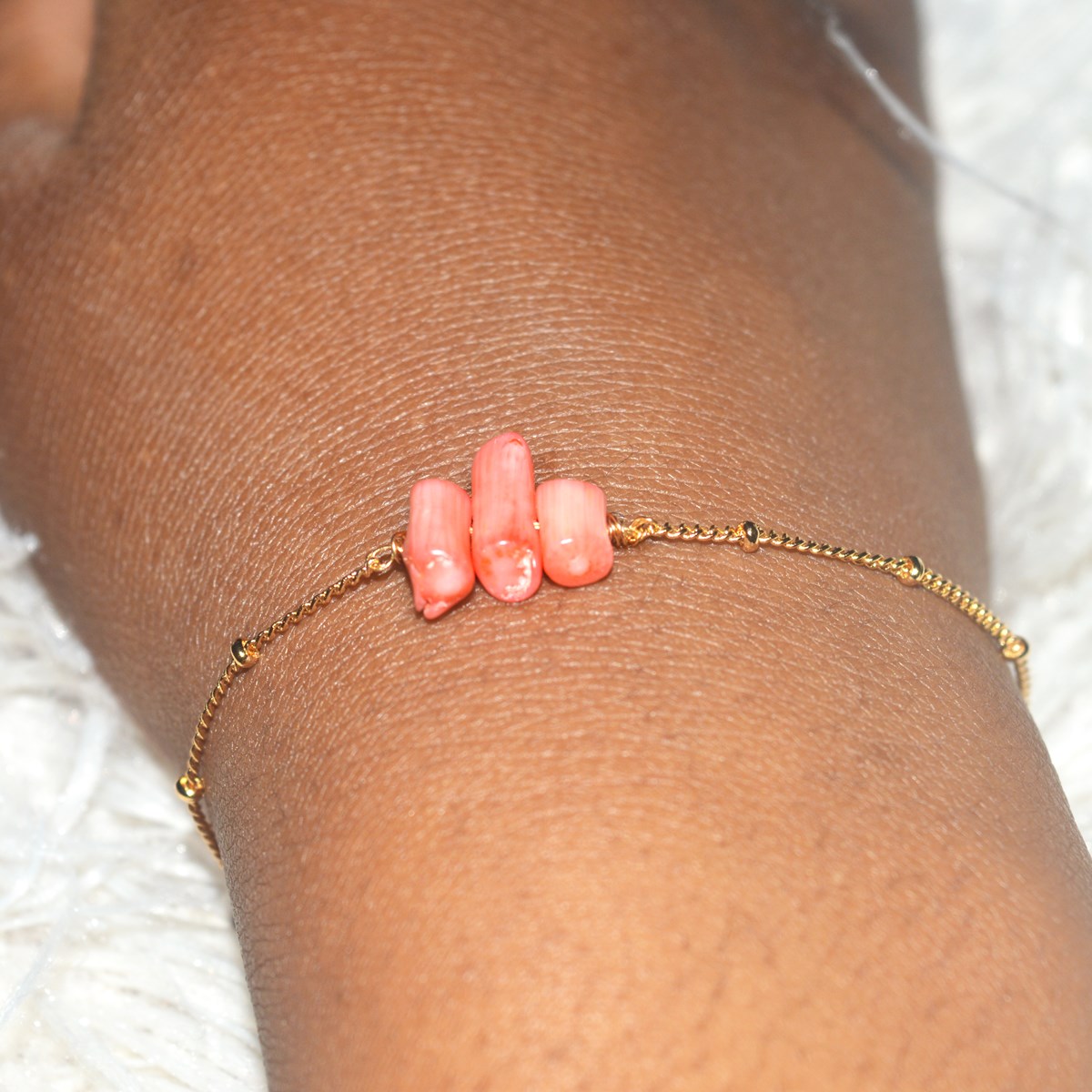 Bracelet Chaîne fine multi boules perles de corail baton - Plaqué or