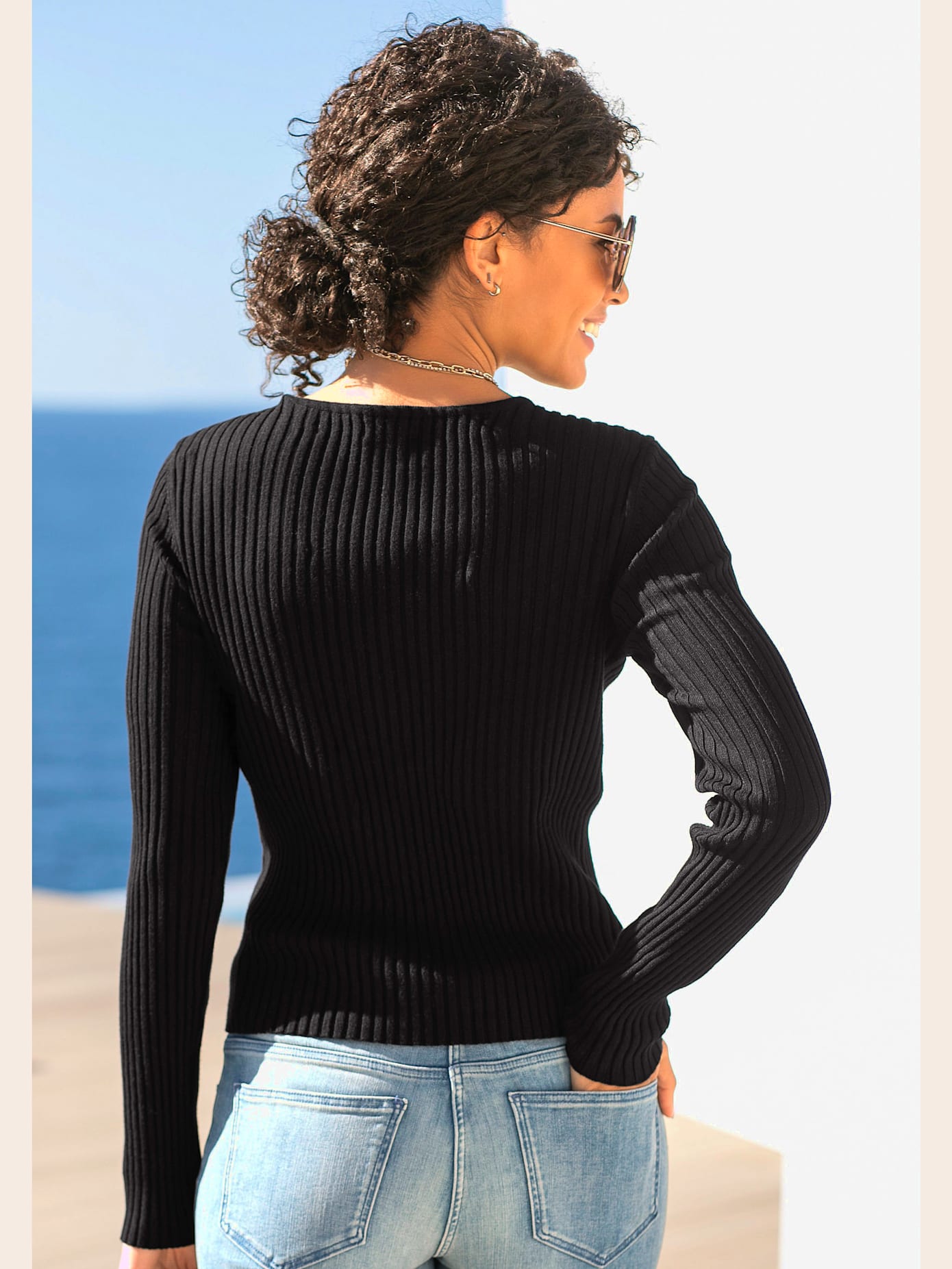 Pull à encolure en v pull affinant avec patte de boutonnage