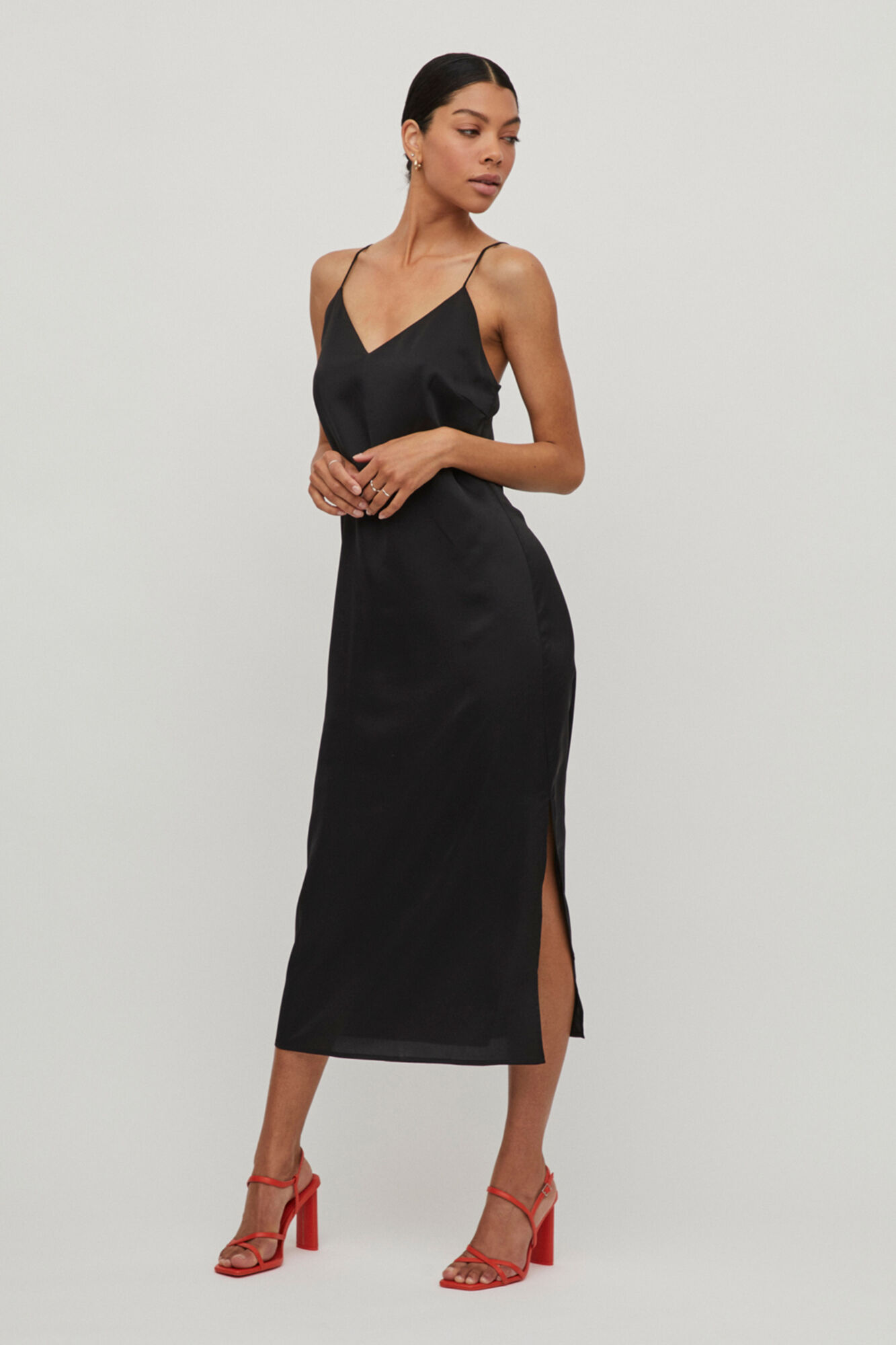 Vestido longo de cetim sem alças