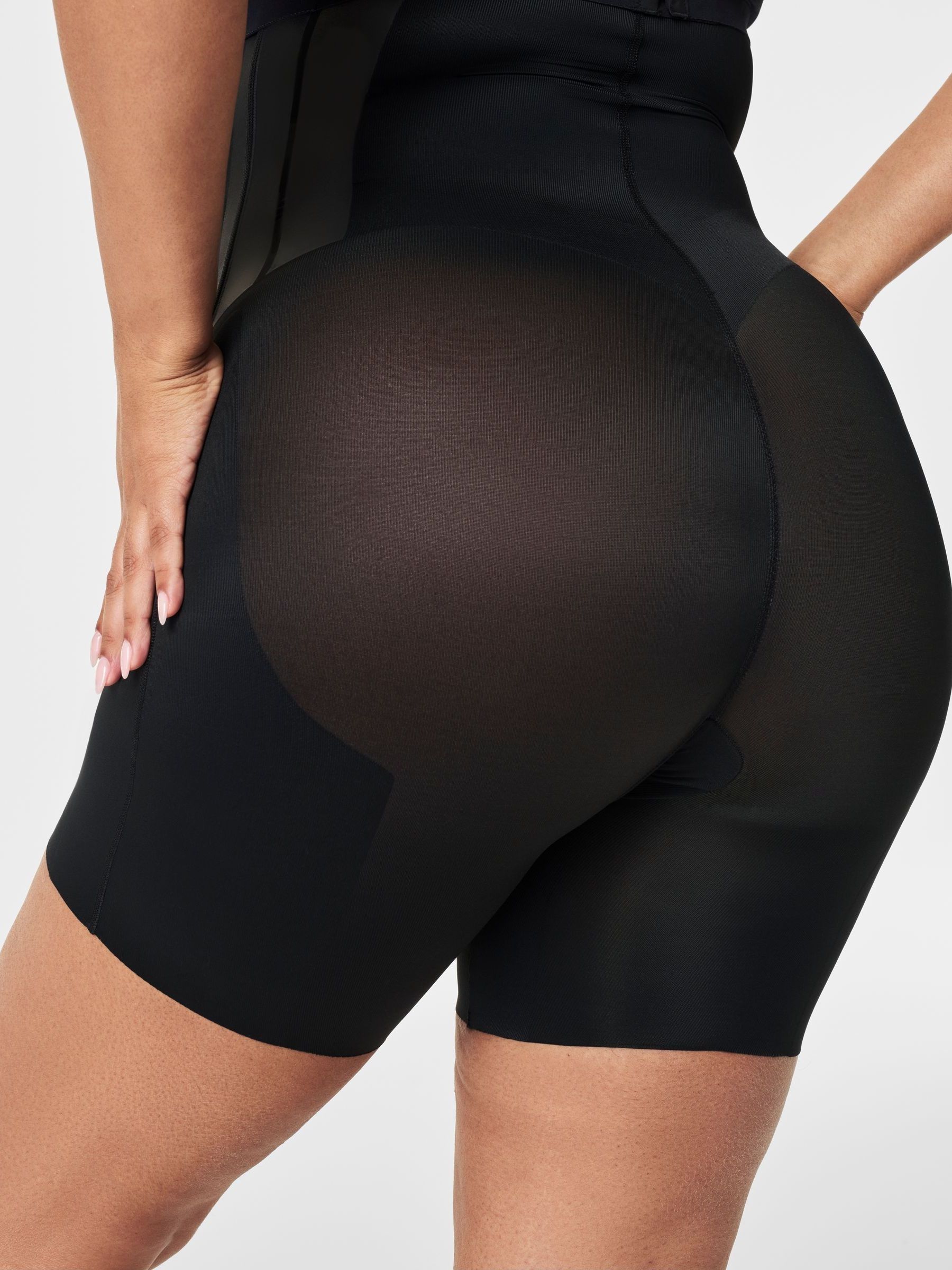 Zwart - SPANX SPANXsupersculpt™ TotalContour High-Waisted Mid-Thigh Shorts