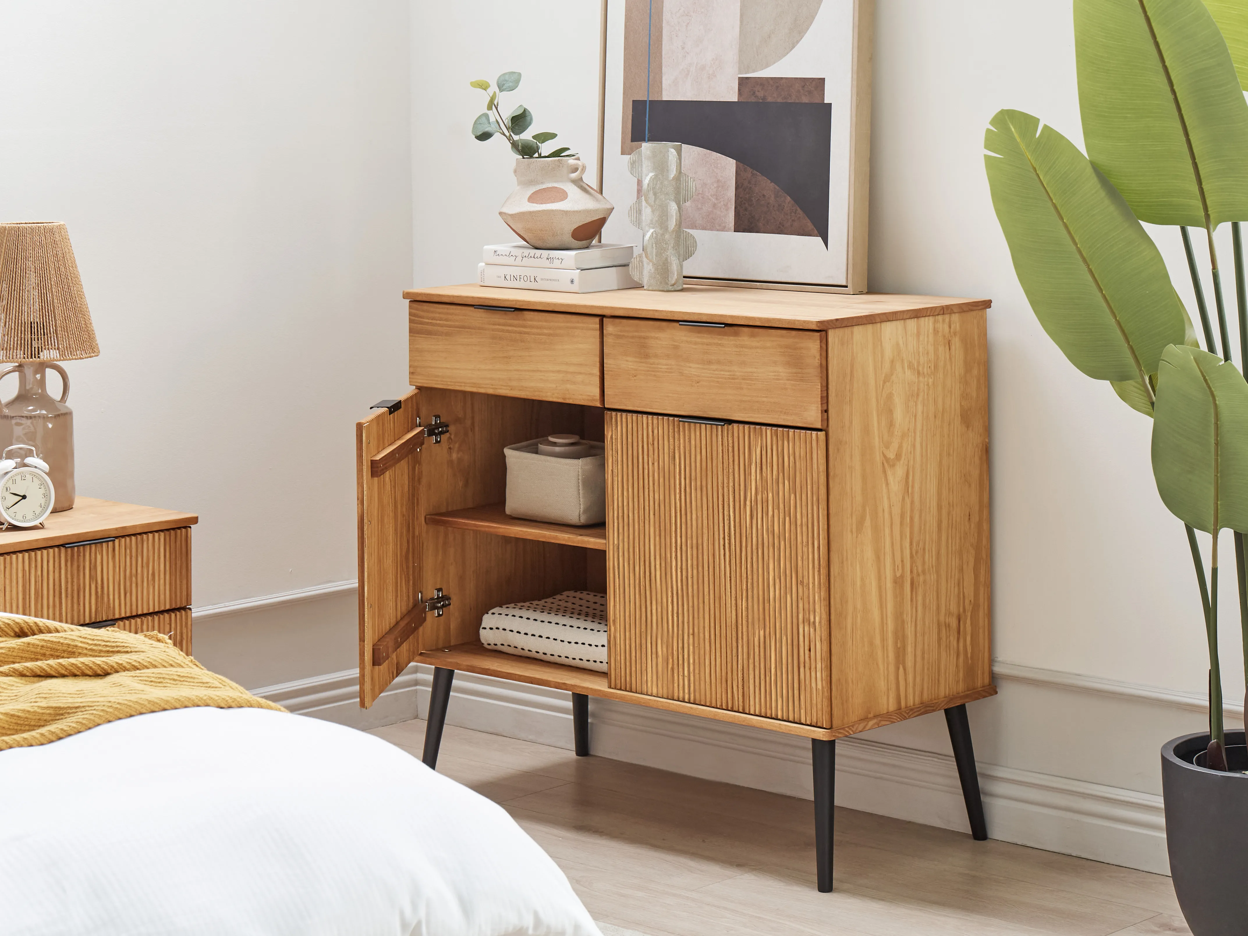 Dressoir met 2 deuren TIMMINS Dennenhout Bruin