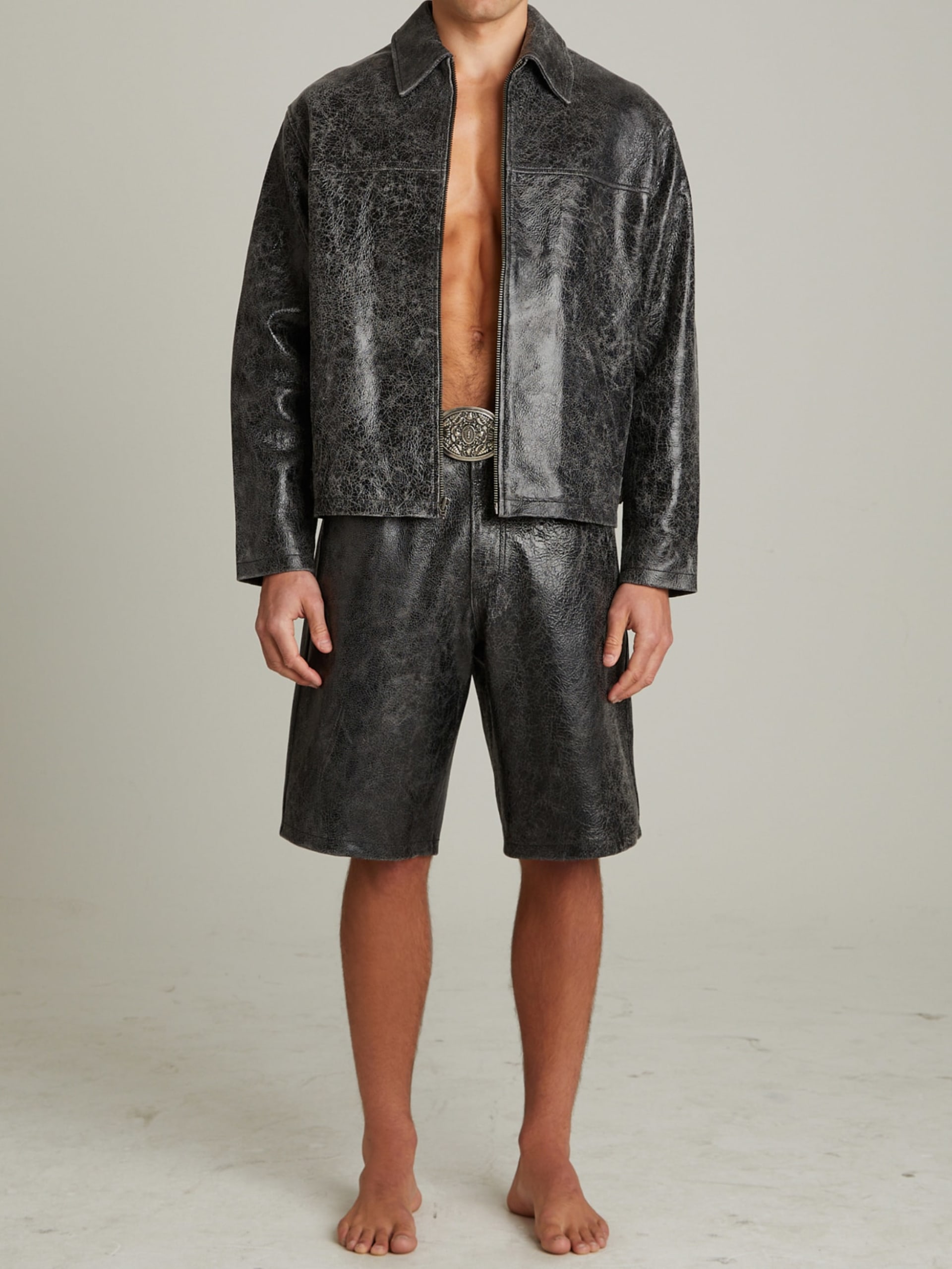 Shorts de couro rachado