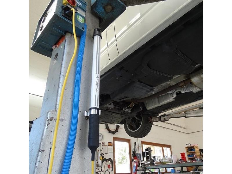 Nordride Handleuchte Expert, 1200 lm, IP65, mit Haken und M Akku Handlampe, Taschenlampe