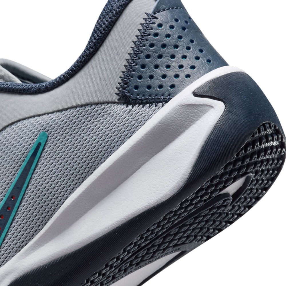 Nike Omni Multi Court Hallenschuhe Kinder wolf grey