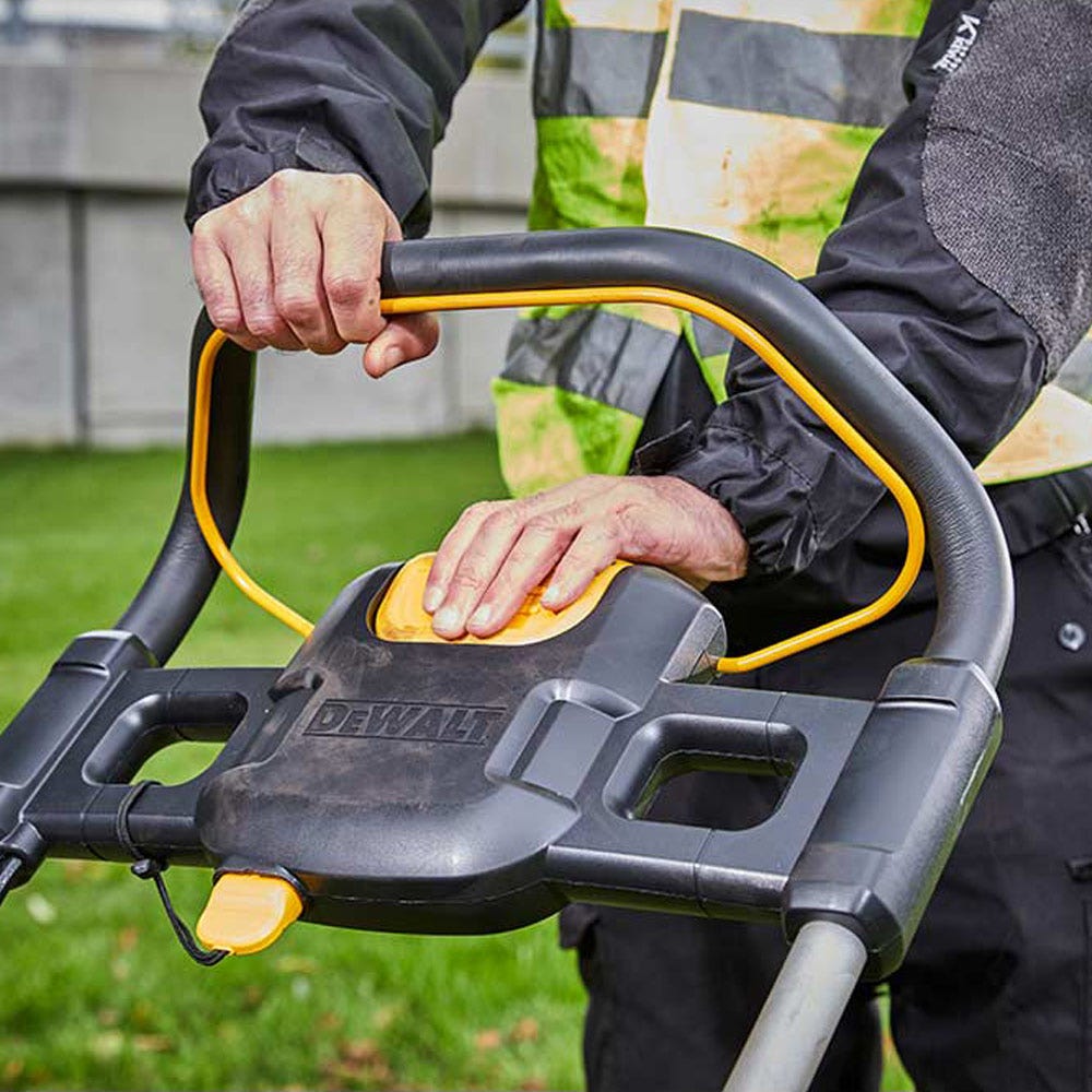 Cortador de grama DEWALT 36V (18X2) XR sem escova de 510 mm, modelo DCMW564N-XE
