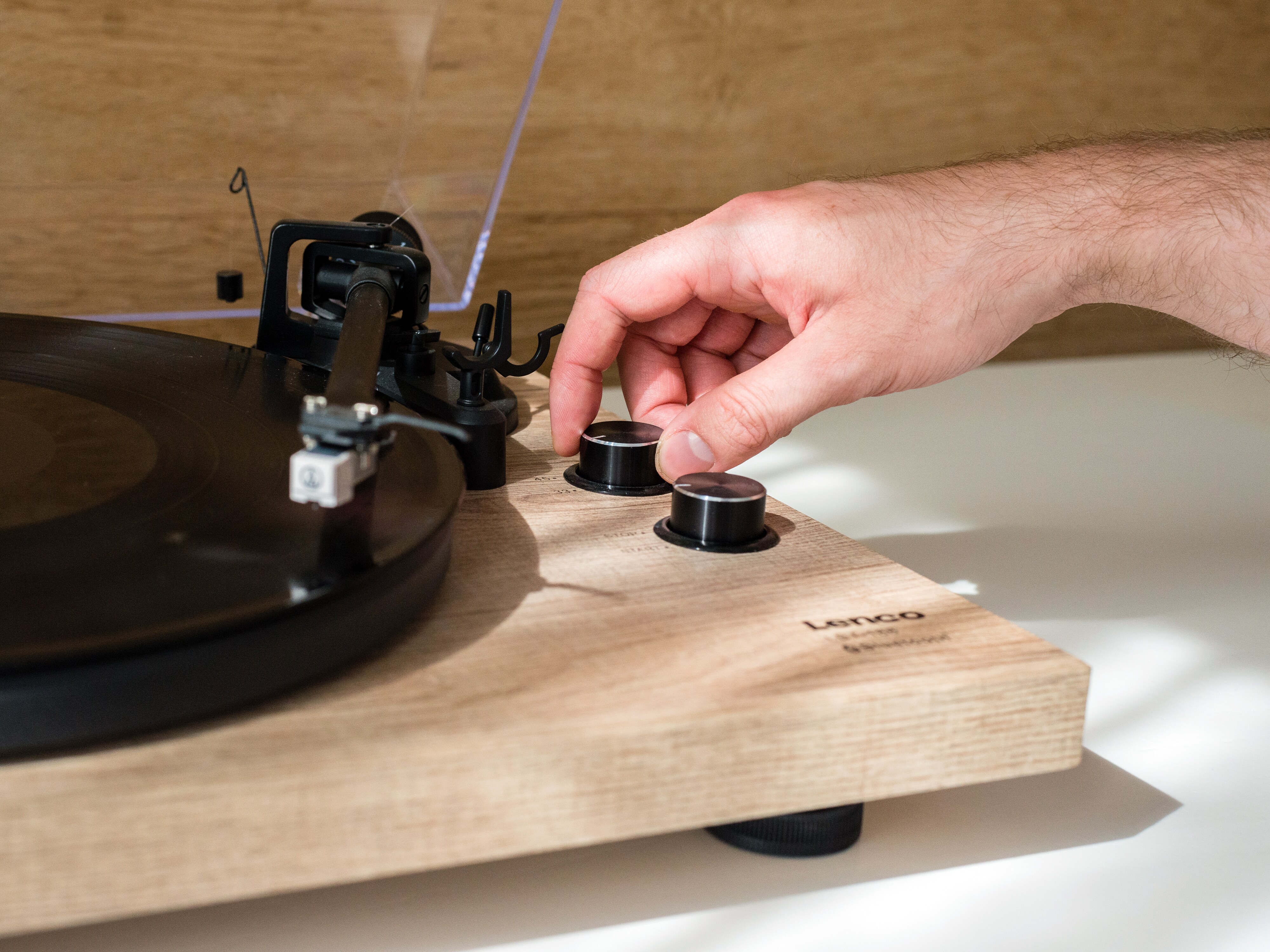 Lenco LBT-188PI - Plattenspieler mit Riemenantrieb und Bluetooth - Anti-Skating - Holz