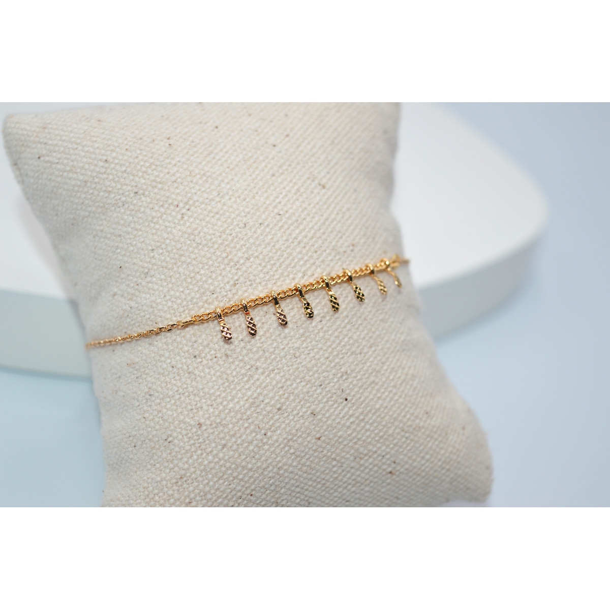 Bracelet minimaliste chaîne fine  multi- pampilles rondes - Plaqué or