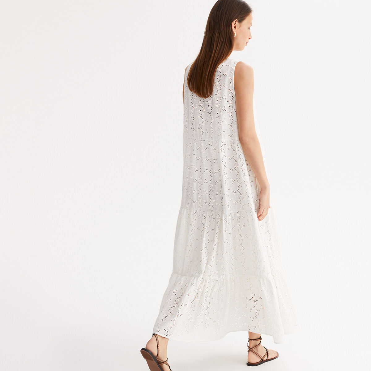 ANNE WEYBURN<br>Vestido longo, sem mangas e bordado com modelagem evasê