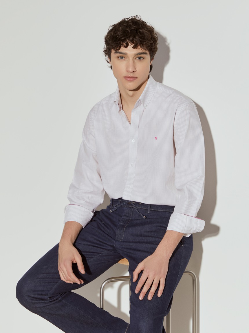 Camisa slim fit aos quadrados