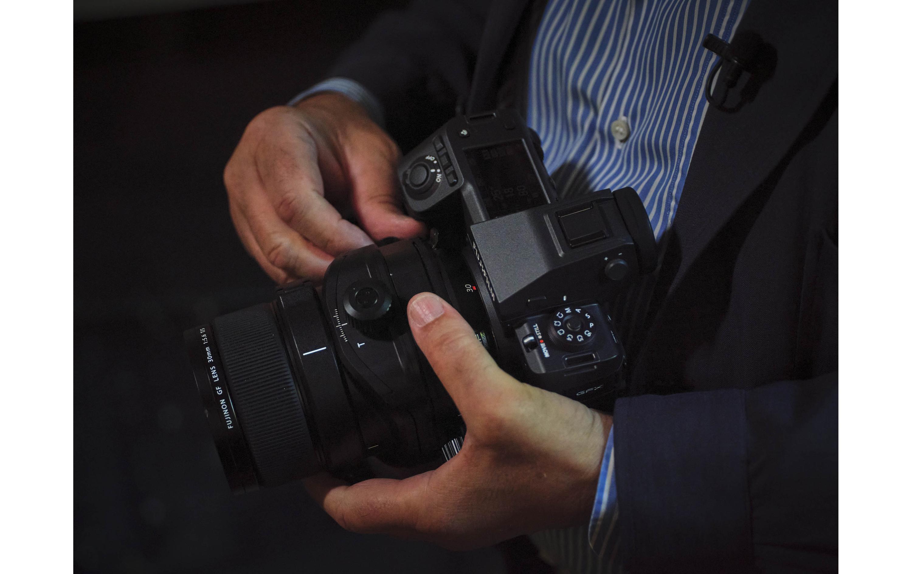Festbrennweite FUJINON GF 30mm F5.6 T/S – Fujifilm G-Mount<br>Weitwinkel-Objektiv mit einer Brennweite von 30 mm (äquivalent zu 24 mm KB)