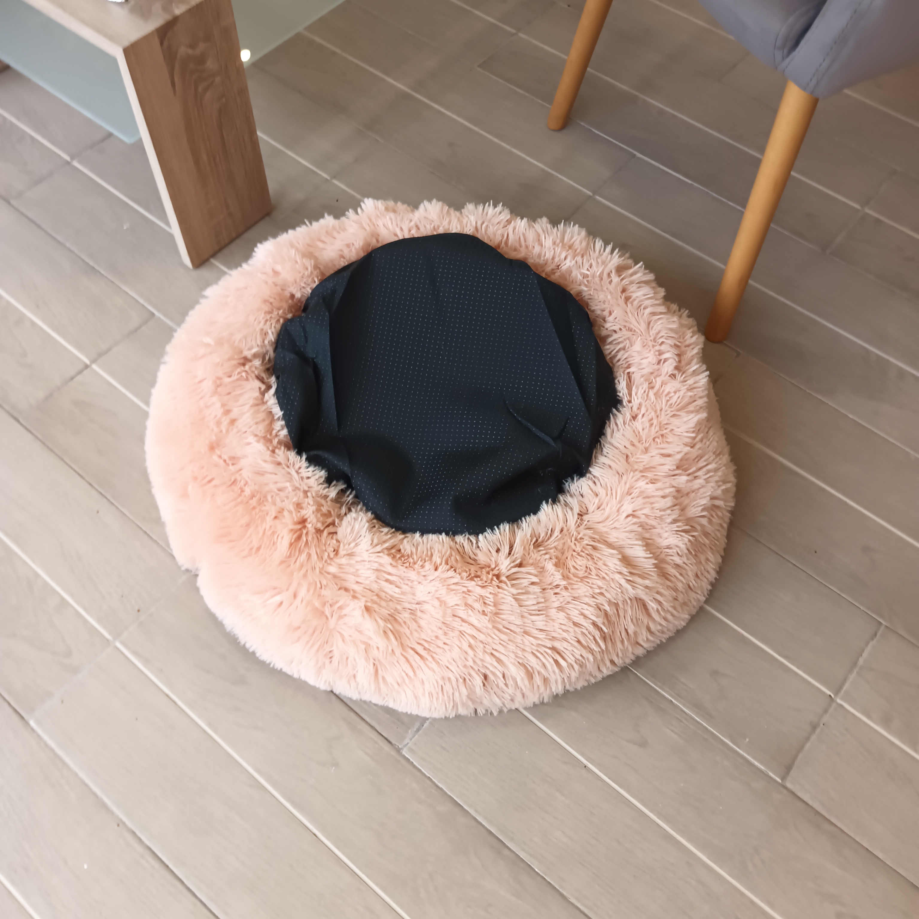 Cama em formato de donut dourada em ouro 22k para gatos e cães de pequeno porte (diâmetro 60cm)