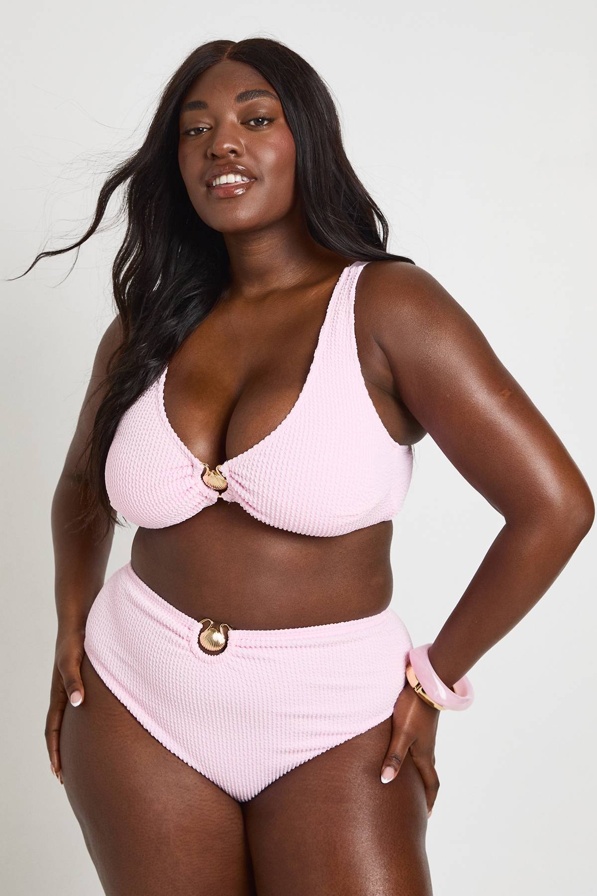 boohoo Bas De Bikini Taille Haute Grande Taille Avec Détail Coquillage Et Tissu Gaufré