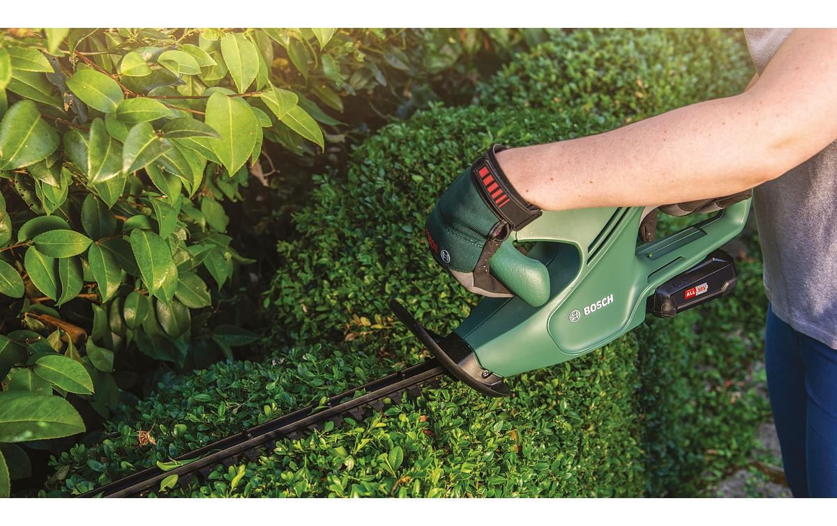 BOSCH Akku-Strauchschere »Bosch Akku-Heckenschere EasyHedgeCu« ()  Mit Akku/Ladegerät