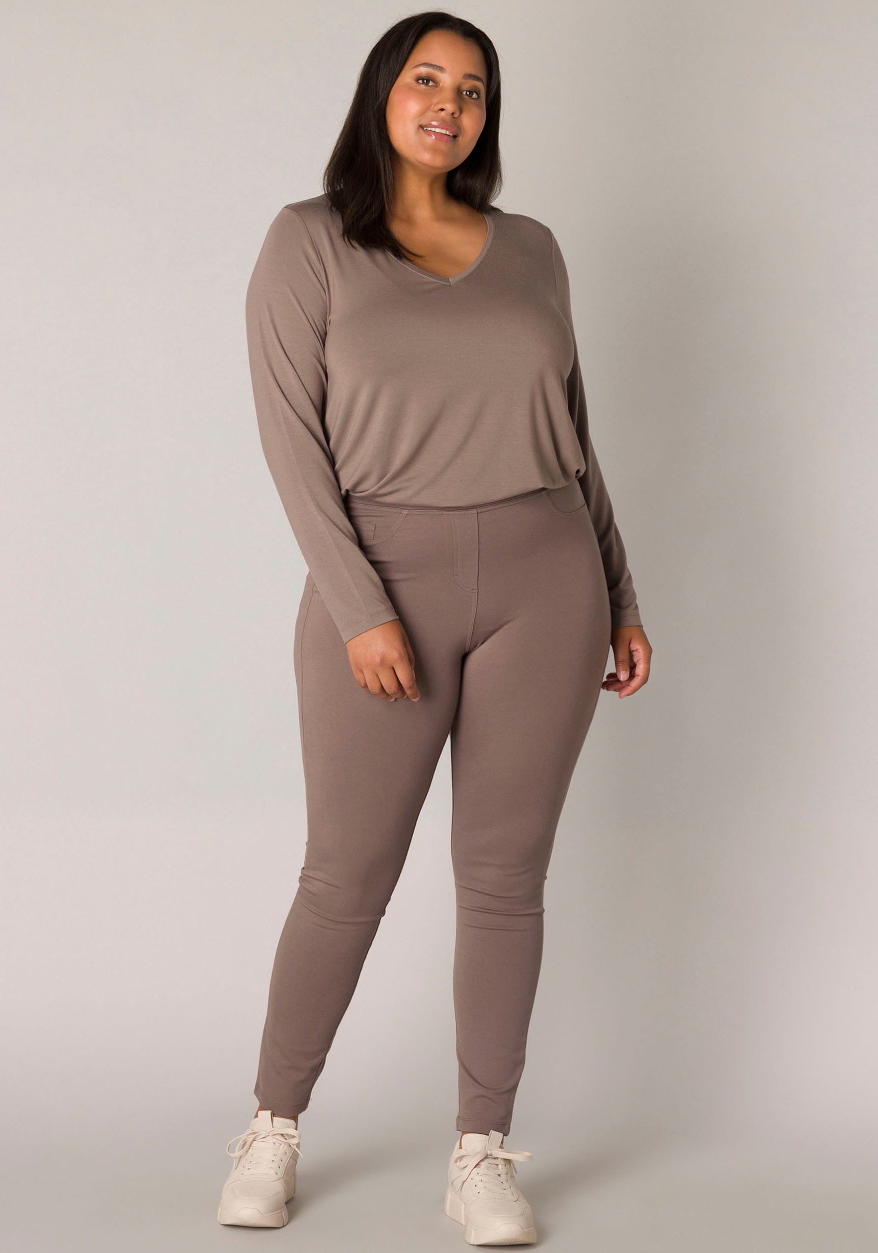 Base Level Curvy Treggings  mit elastischem Bund und angedeuteten Eingrifftaschen