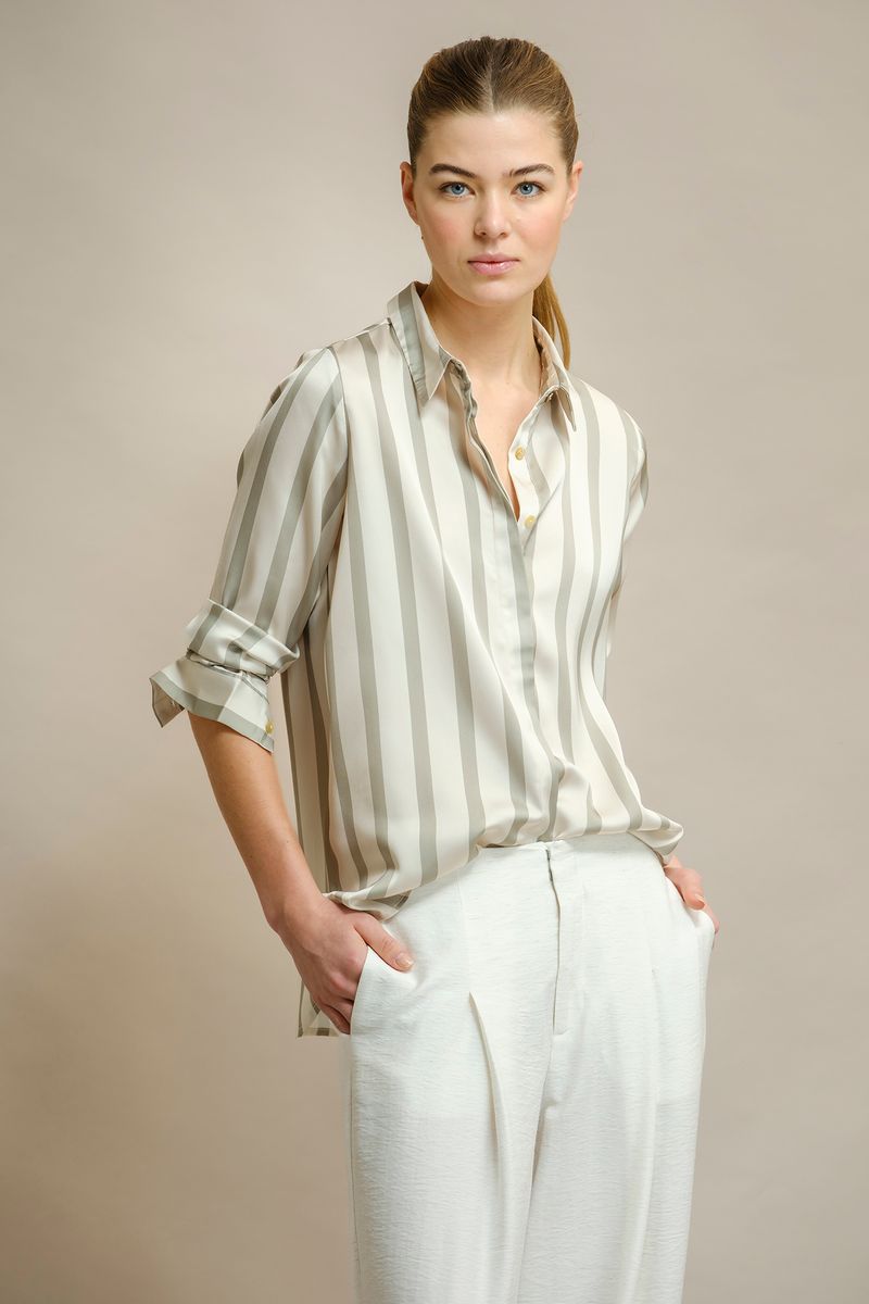 CAMISA FLUIDA COM RISCAS LARGAS