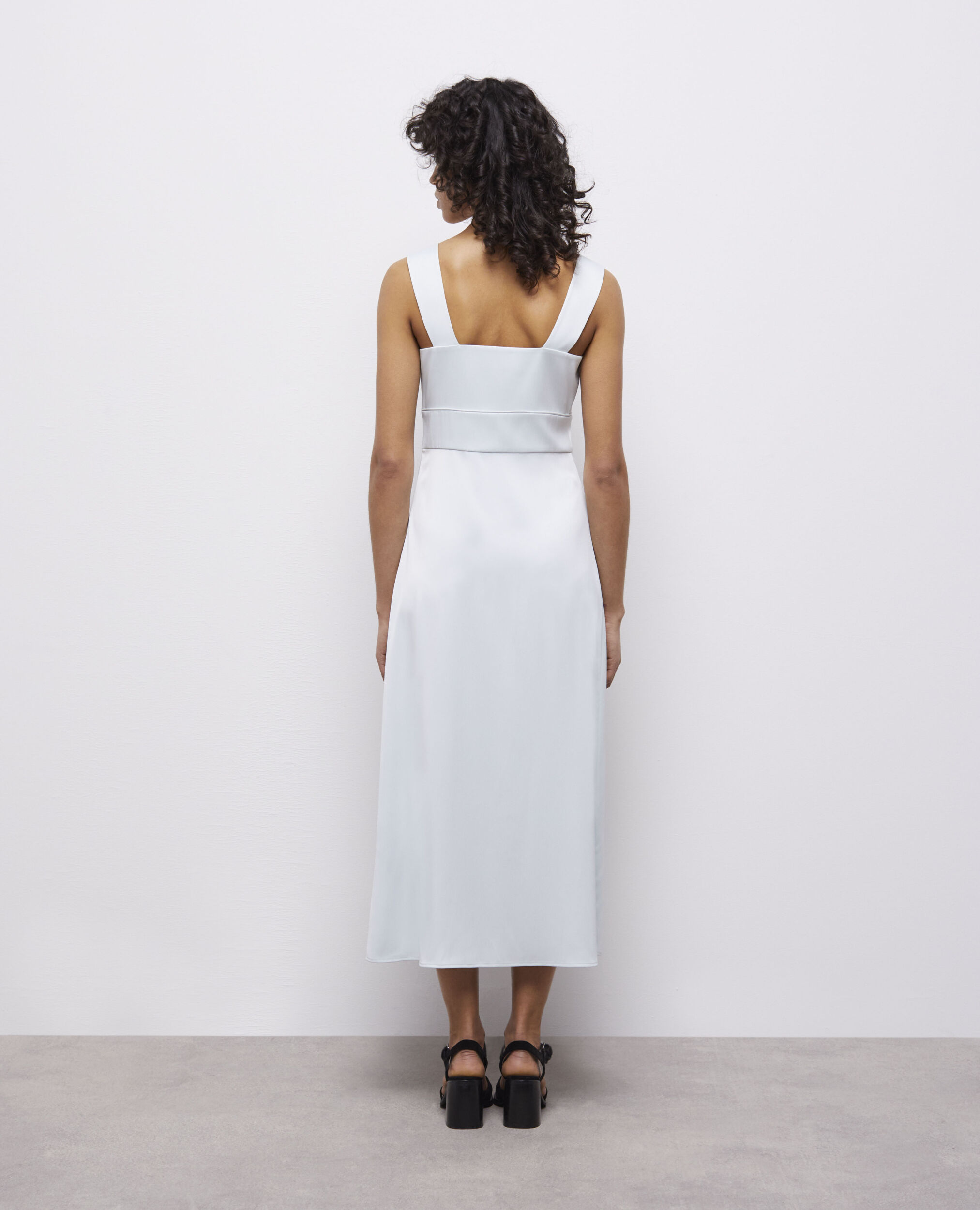 Robe longue vert clair avec boutonnage