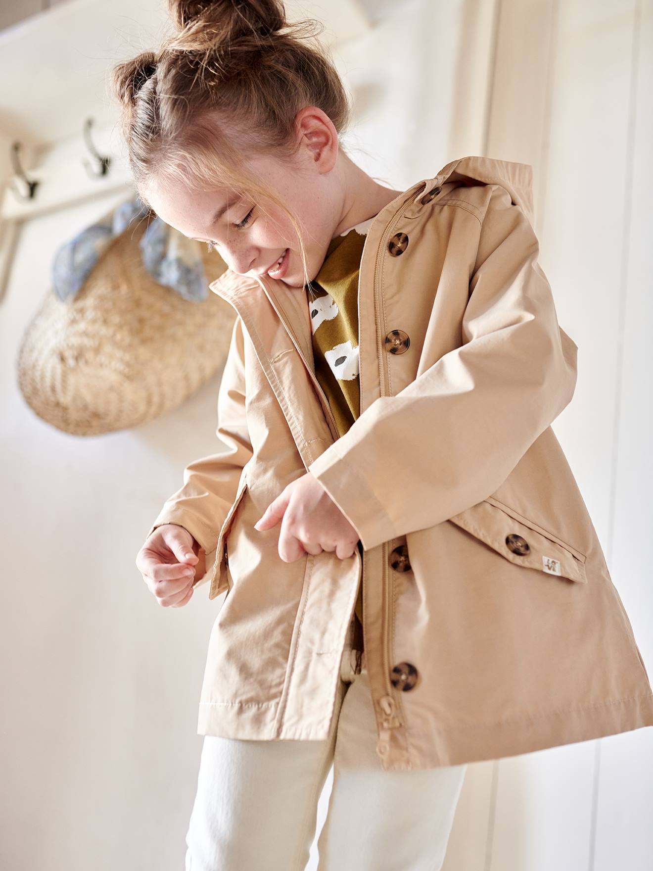 Casaco trench coat cáqui com capuz, perfeito para meia-estação, para meninas.