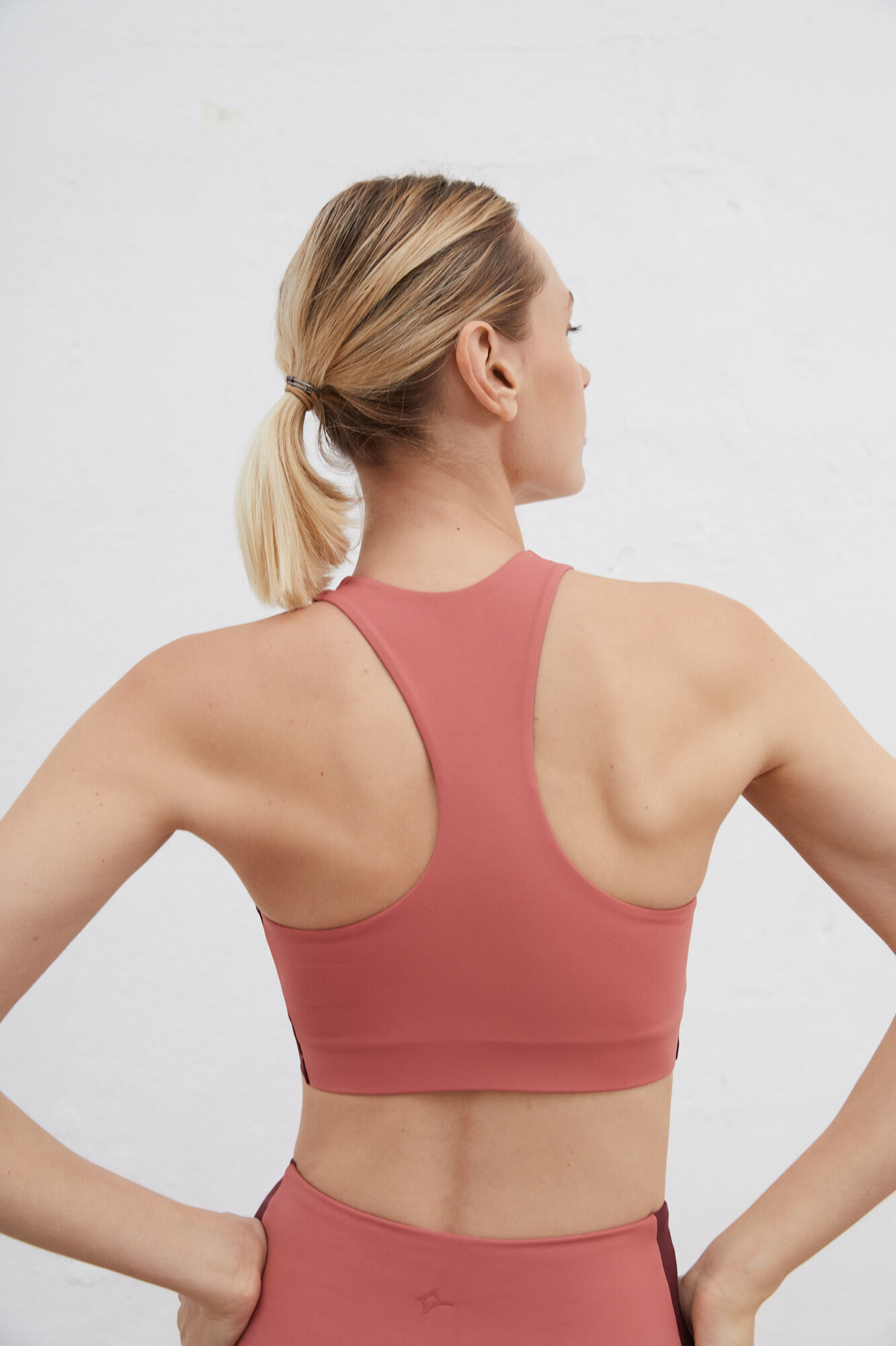 Sutiã esportivo rosa 4D com alças no pescoço - Rosa