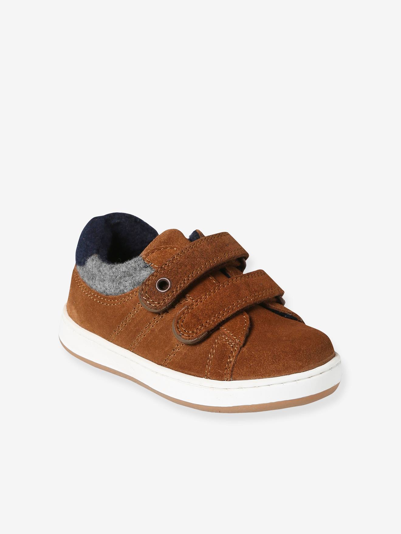 Tênis infantil de couro com fecho de velcro