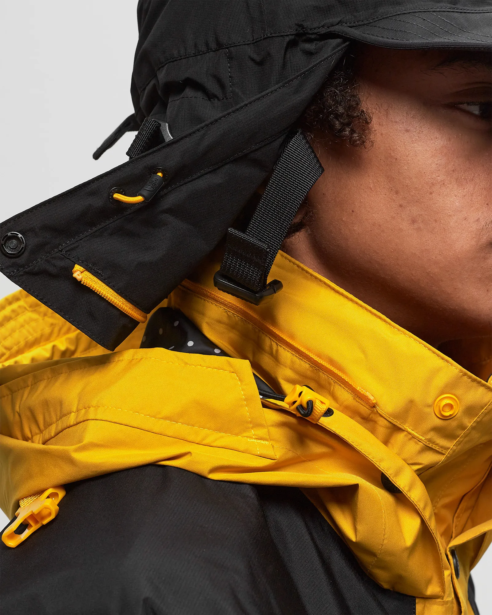 Jaqueta The North Face M GTX com múltiplos bolsos - AP