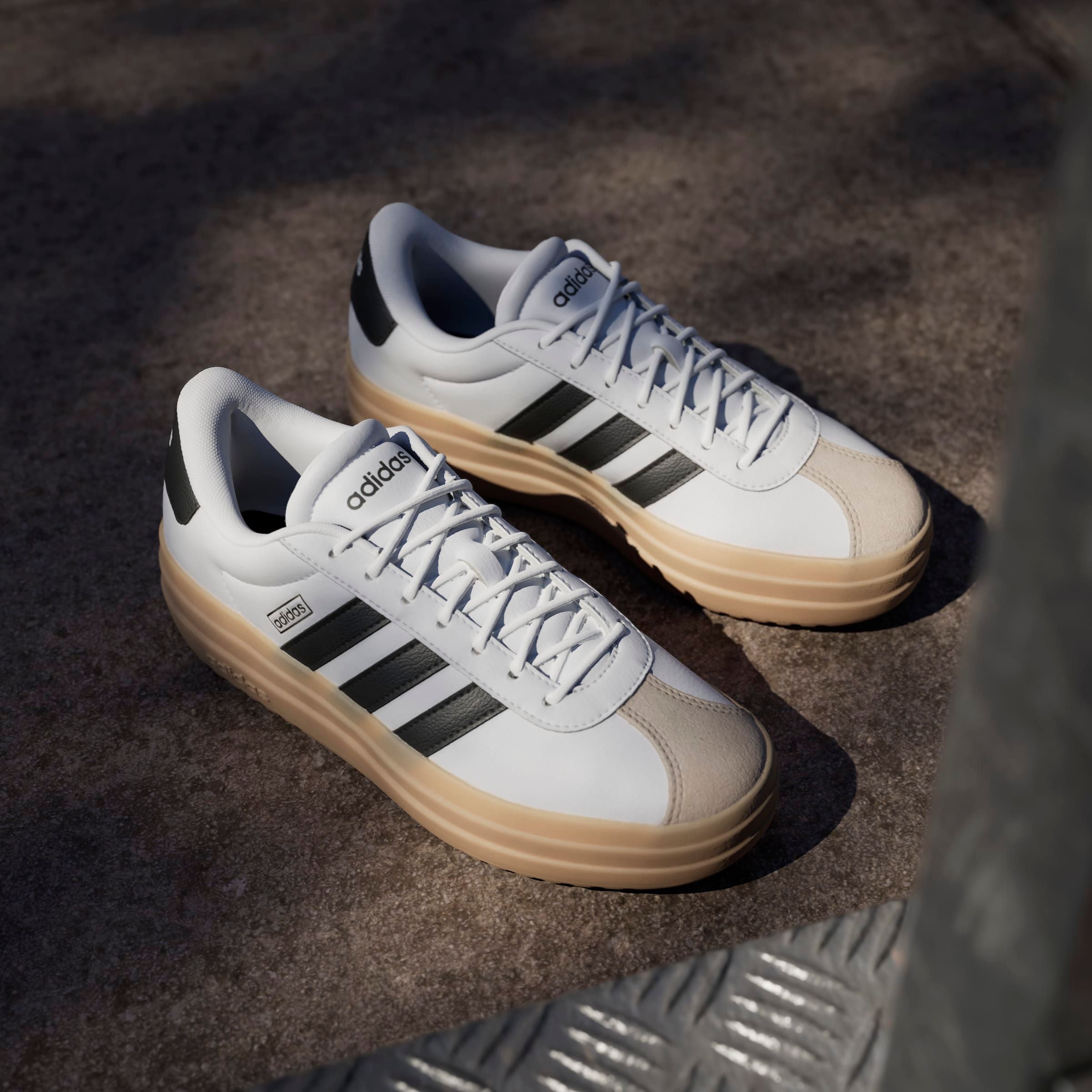 adidas Sportswear Plateausneaker »VL COURT BOLD«  Design auf den Spuren des adidas Gazelle Bold