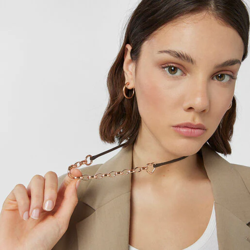 Conjunto de pulseira e colar com banho de ouro rosa 18k sobre prata e couro.