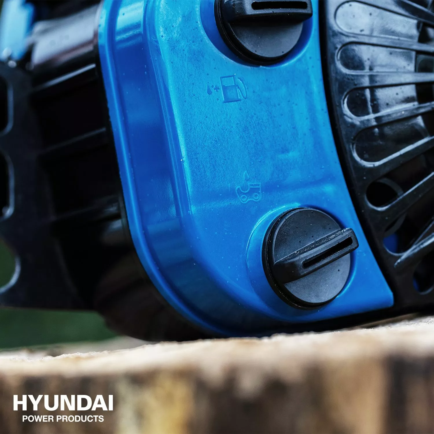 Hyundai 57257 Benzine kettingzaag - 2-takt - 25,4 cc - 250 mm - carved zwaard