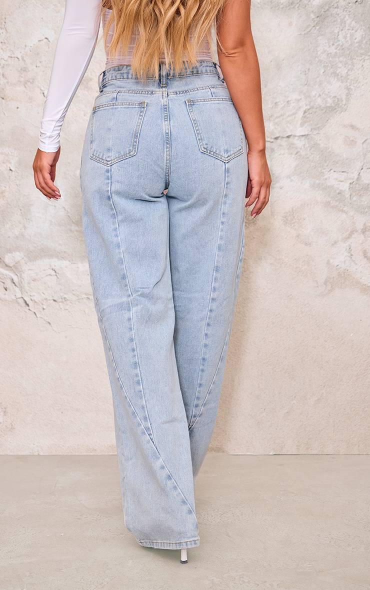 Light Blue Wash Jean Large À Effet Délavé Avec Détail De Couture Sur Le Devant