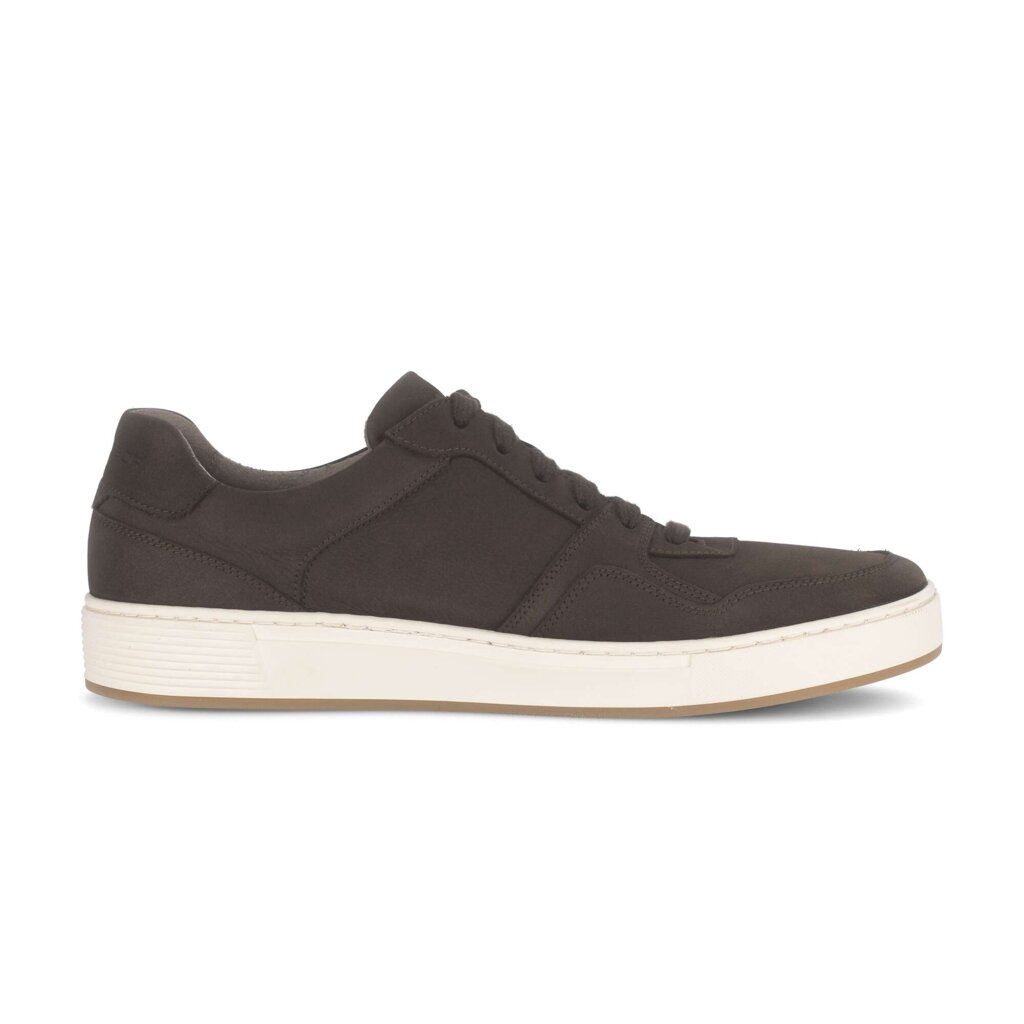 Lage sneaker bruin