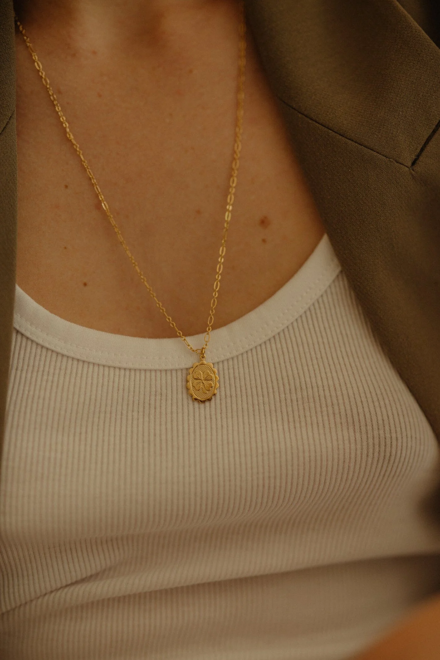 THÉMIS - Collier trèfle doré à l'or fin | Doré